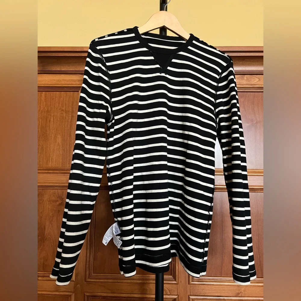 Banana Republic T-Shirt Men’s Long Sleeves Black and White Stripes Size L